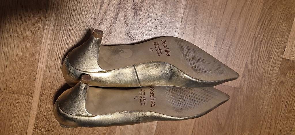 Scarpe da donna: Pumps, golden, Bershka – Usato da Zuerich venduto da Manu_bu 1