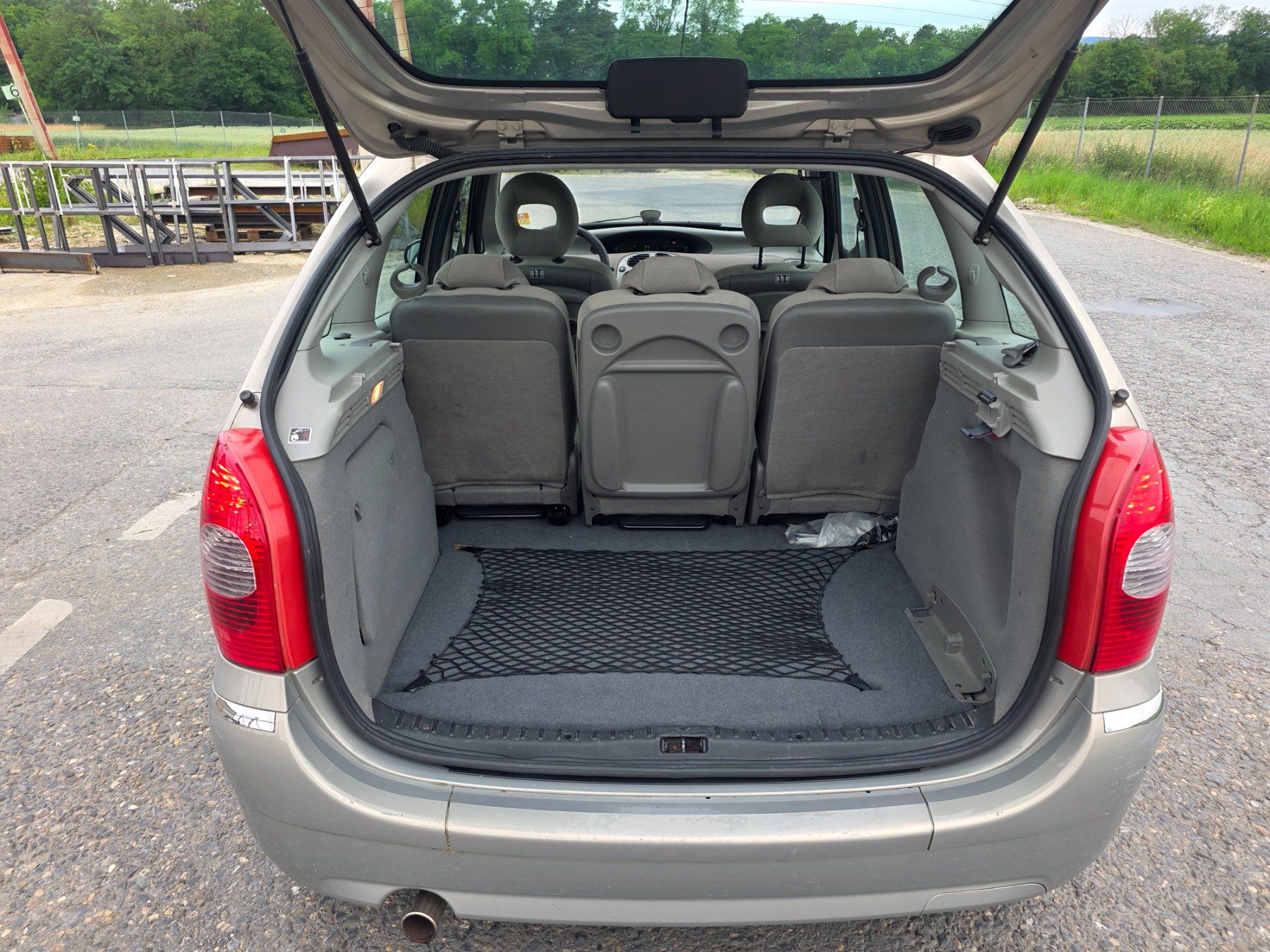 Citroën Automobili: Citroen Picasso 2.0i 16V Automatic – Usato da Aarberg venduto da power80 7