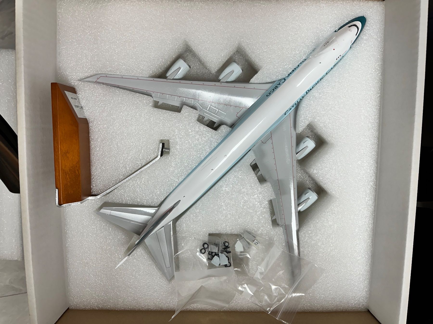 Boeing Modellbausätze & Standmodelle: Boeing 747-8F Cathay Pacific 1:200 – Gebraucht aus Mühleberg von Wylerpa 2