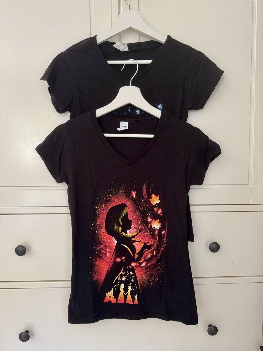 T-Shirts: Frozen T-Shirts Bundle: Elsa & Anna, autumn & winter, Black – Neu (gemäss Beschreibung) aus Bülach von dan_7scp 1