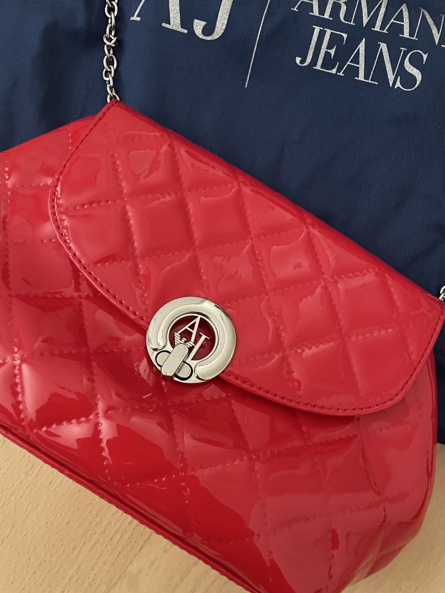 Armani Borse da donna: Armani Jeans Tasche, rot, neuwertig mit Staubbeutel. – Usato da Bonstetten venduto da Aleksa75 2