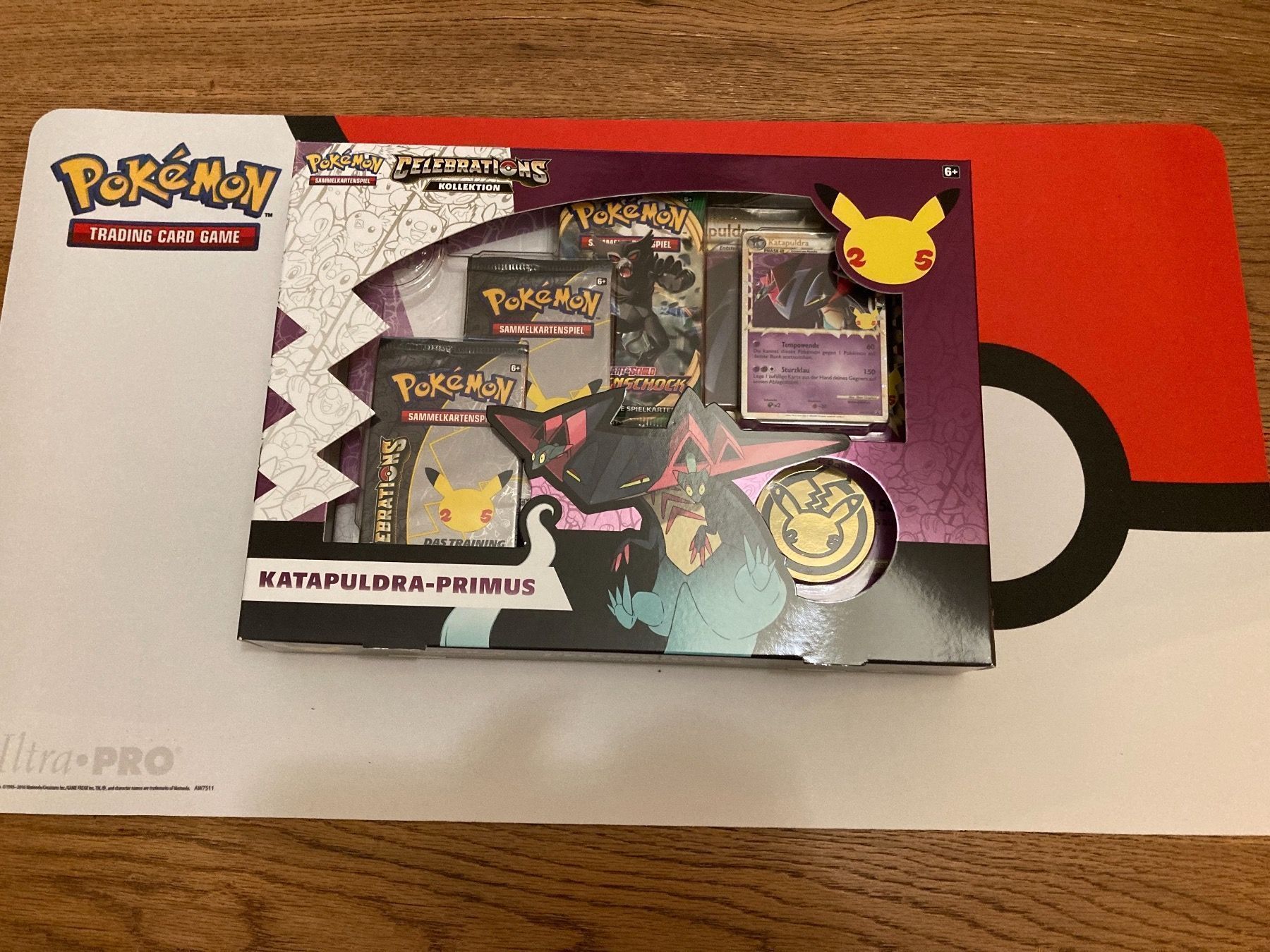 Pokémon Sammelbilder & Trading cards: Pokemon Celebrations Katapuldra-PrimusDE – Neu und originalverpackt aus Küssnacht am Rigi von Ebikoner