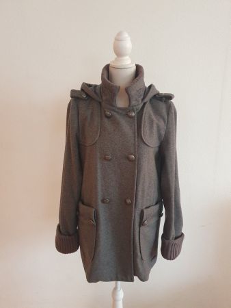 Warme Winterjacke aus 100% Wolle mit Kapuze Gr. M