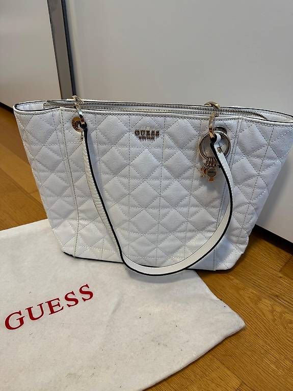 Taschen für Damen: Guess Handtasche – Gebraucht aus Zweidlen von jasko_