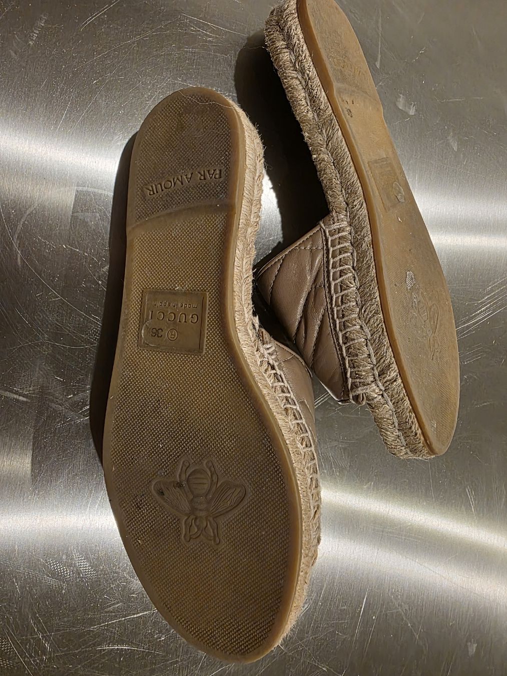 Gucci Damenschuhe: Gucci Pantoletten Leder Grösse 36.5 gebraucht – Gebraucht aus Wolfertswil von Antiko 2