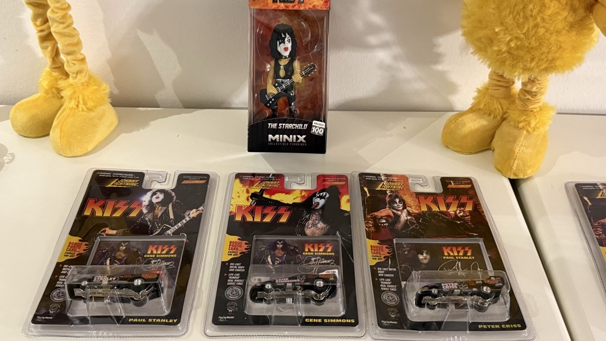 Johnny Lightning Modellini d'auto: KISS Johnny Lightning Racing Dream – Nuovo e nell'imballaggio originale da Basel venduto da Zomeg