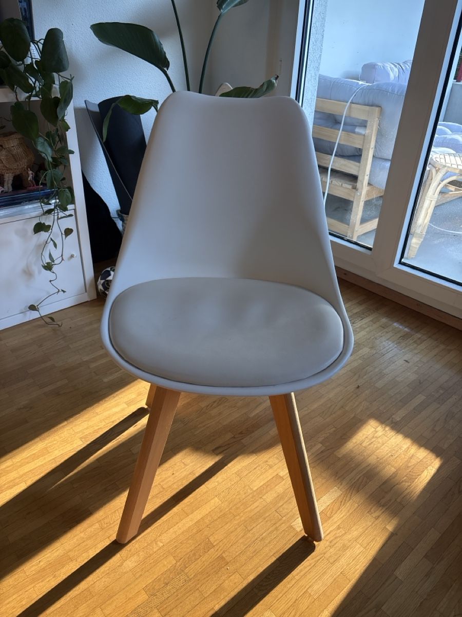 Stühle: White chair – Gebraucht aus Luzern von ema_7jmv 1