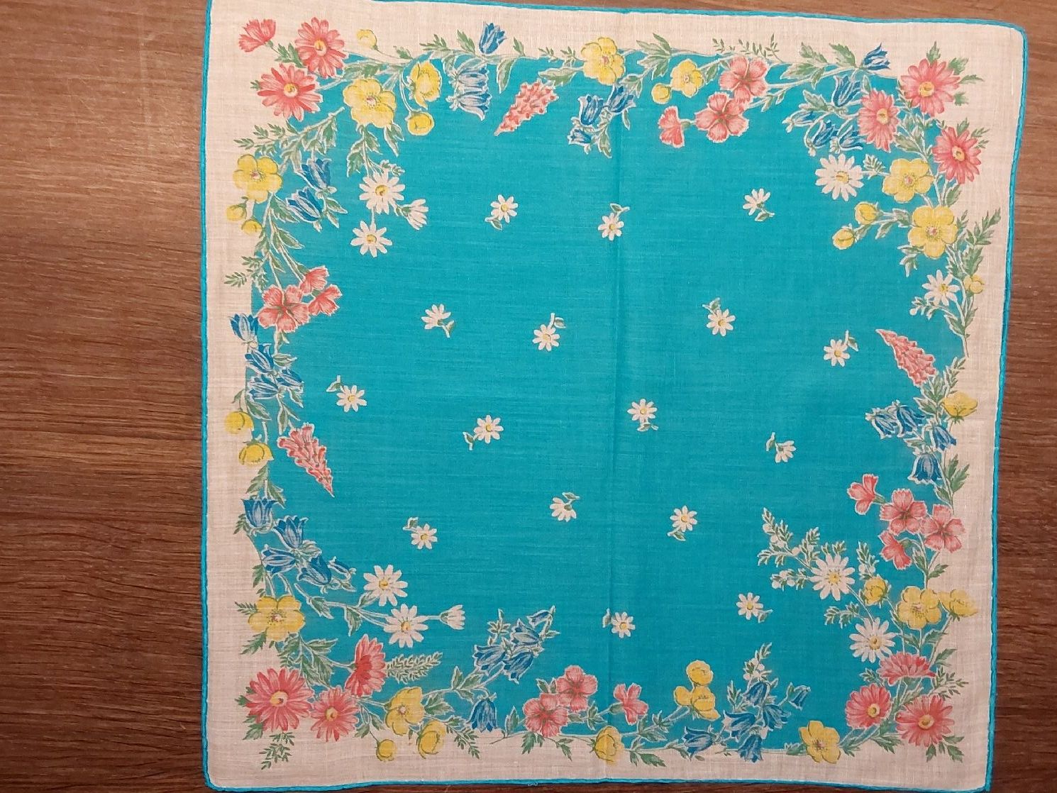 Sonstige Kleidung & Accessoires: Taschentuch Motiv Blumen – Neu und originalverpackt aus Köniz von scopello12
