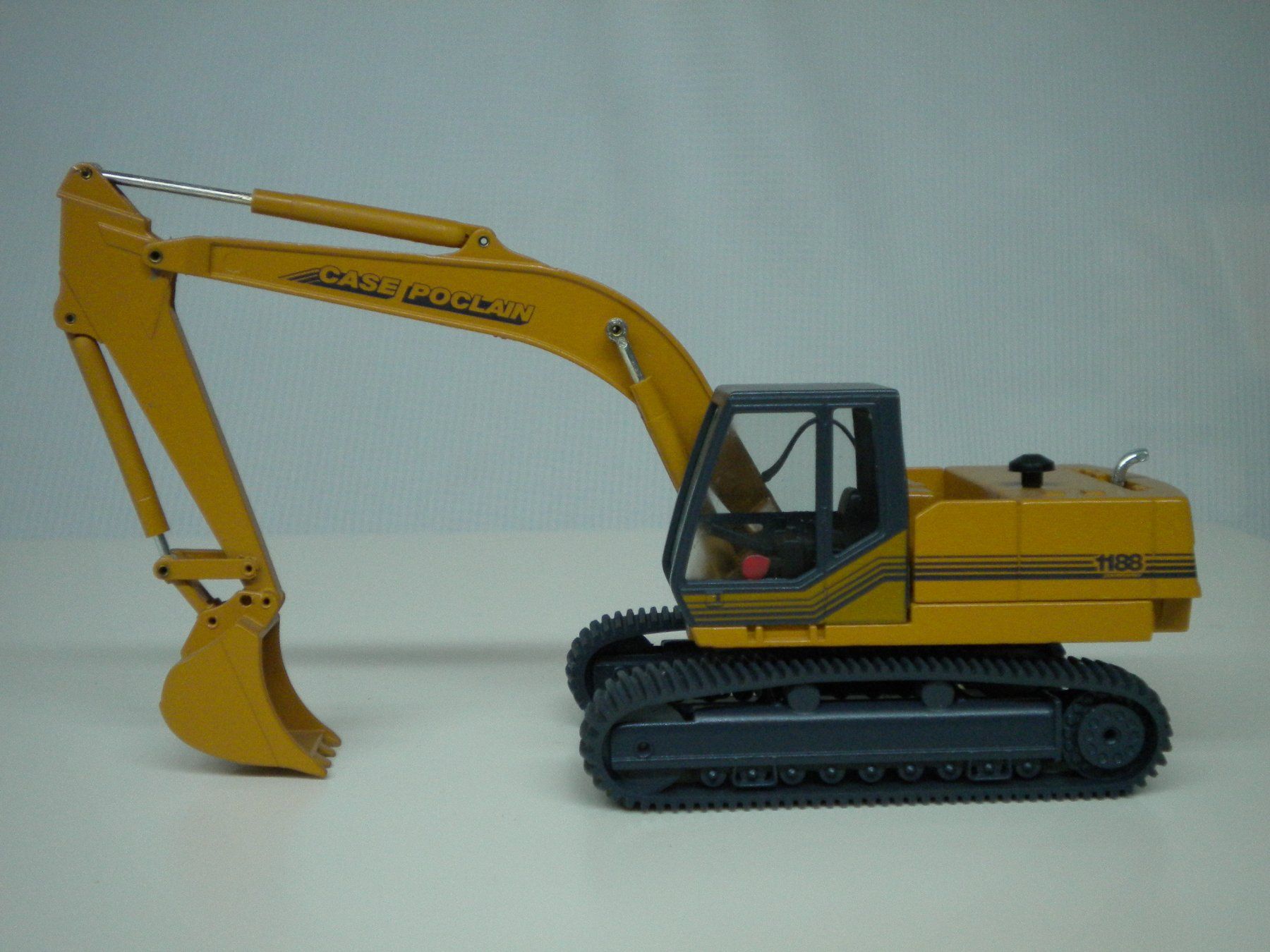 Conrad Kit di modellismo & Modellini statici: CASE  1188 – Usato da Moutier venduto da cat365