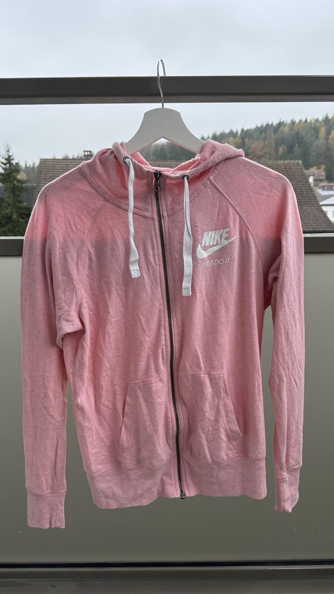 Nike Giacche: Rosa Nike Kapuzenjacke Grösse M – Usato da Veltheim AG venduto da KimiSinger