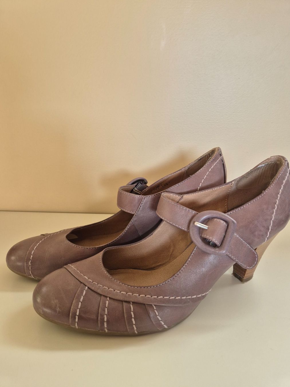 Scarpe da donna: Pumps, braun/beige, Gr. 38 – Usato da Dietikon venduto da grafad 2