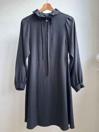 Tara Jarmon Dress, size 36, Black, Ruffle Neck, Cute!