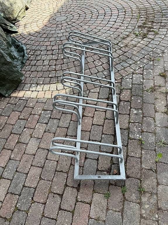 Rateliers à velo: Support à vélo – D'occasion à evilard par tgev 1