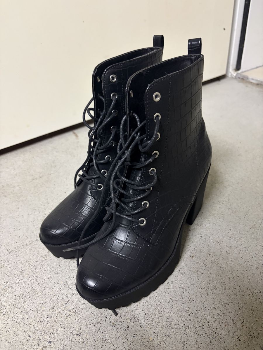 Damenschuhe: Stiefel Gr.40 – Gebraucht aus Grenchen von lyn_8w2w