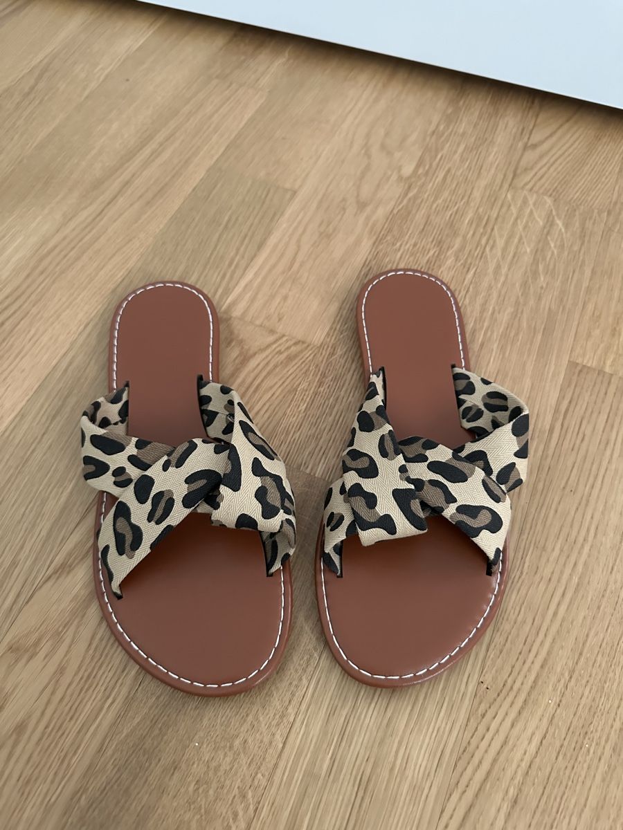 Damenschuhe: Sandale leoprint Gr. 37 – Neu (gemäss Beschreibung) aus Ermatingen von nic_x2tf