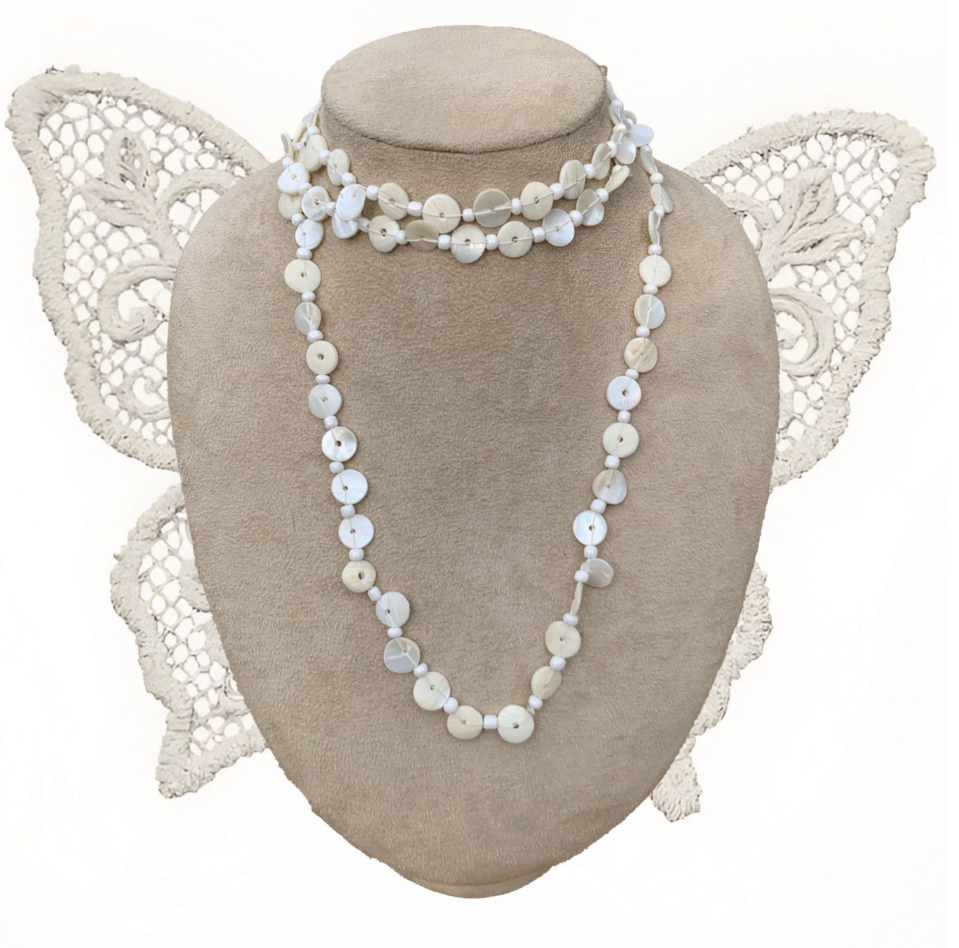 Catenine: Halskette mit weißer Perlmutt-Scheibe – Usato da Chalais venduto da Decoarts.art