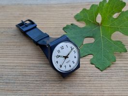 tolle guterhaltene laufende blaue Swatch Armbanduhr Swiss M.