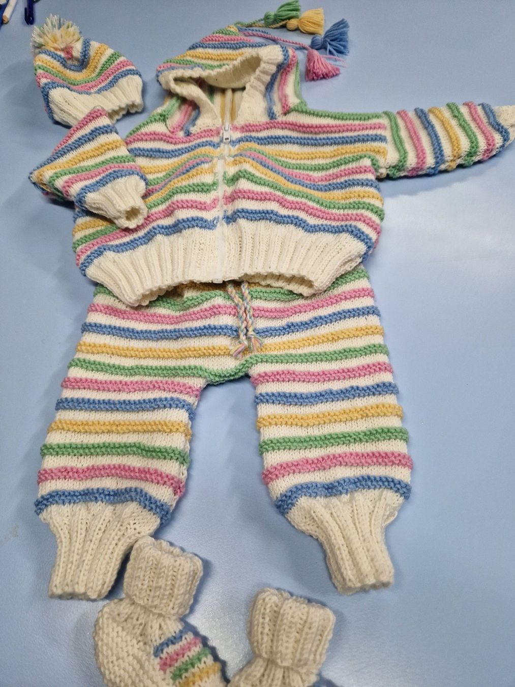 Lotti di vestiti: Ensemble bébé tricoté main 3-6 mois UNIQUE – Nuovo e nell'imballaggio originale da St-Imier venduto da goodber 4