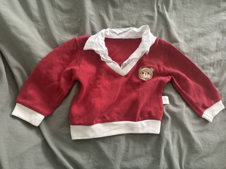 Rotes Kinder-Langarmshirt mit Bär-Applikation, Grösse 98