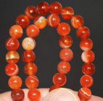 Stein Perlen Strang L-8146 – Rot gestreifter Sardonyx Achat