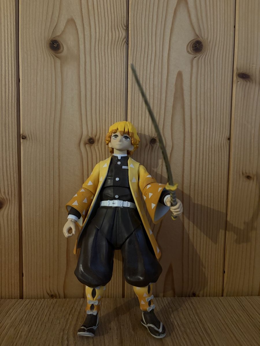 Figuren: Demon Slayer Zenitsu Agatsuma Figur – Neu (gemäss Beschreibung) aus Küblis von Marlon-