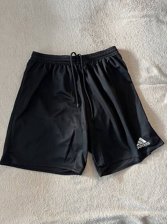 Kleiderpakete: Adidas Sportkleidung Gr. S / M – Gebraucht aus Niederhasli von Scharindli 1