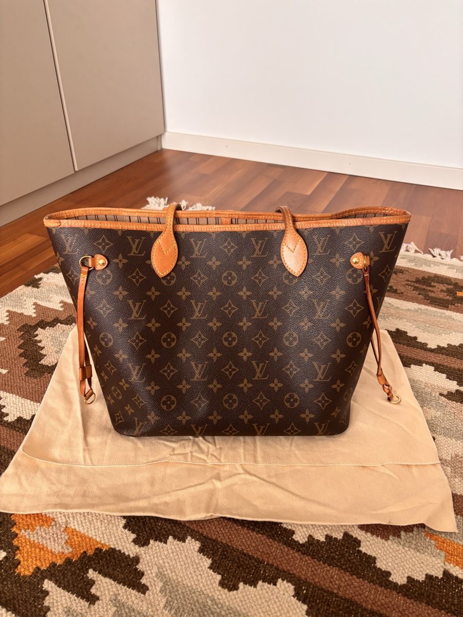Louis Vuitton Sacs femmes: Louis Vuitton Neverfull MM Monogram – D'occasion à Wallisellen par littlesnail