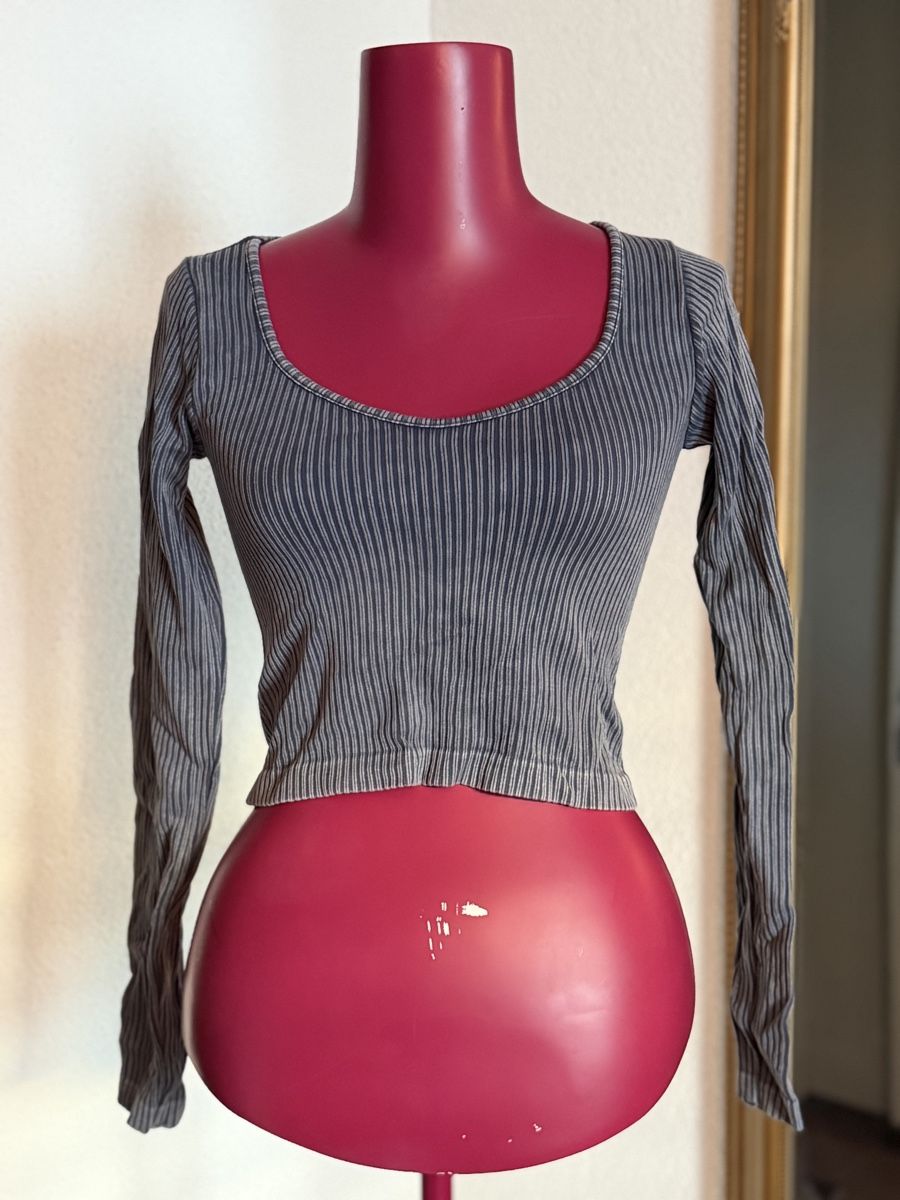 Zara Top: Rippstrick Oberteil – Usato da Niederuzwil venduto da Lisascloset