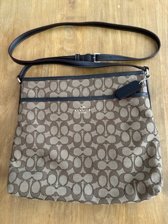 Umhängetasche Coach braun mit Logo Muster guter Zustand