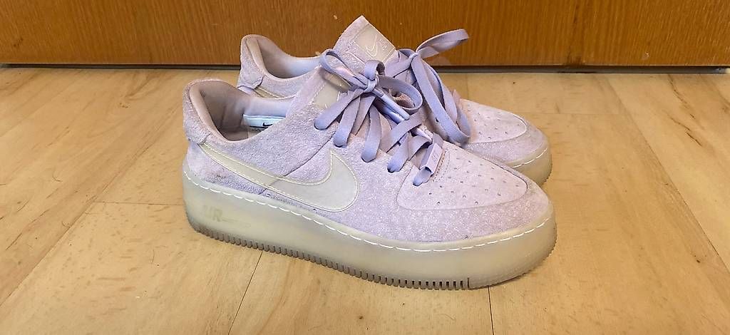 Nike Scarpe da donna: Lila AF1 Air Force 1 EU 38.5 – Usato da Spreitenbach venduto da captaincrunch