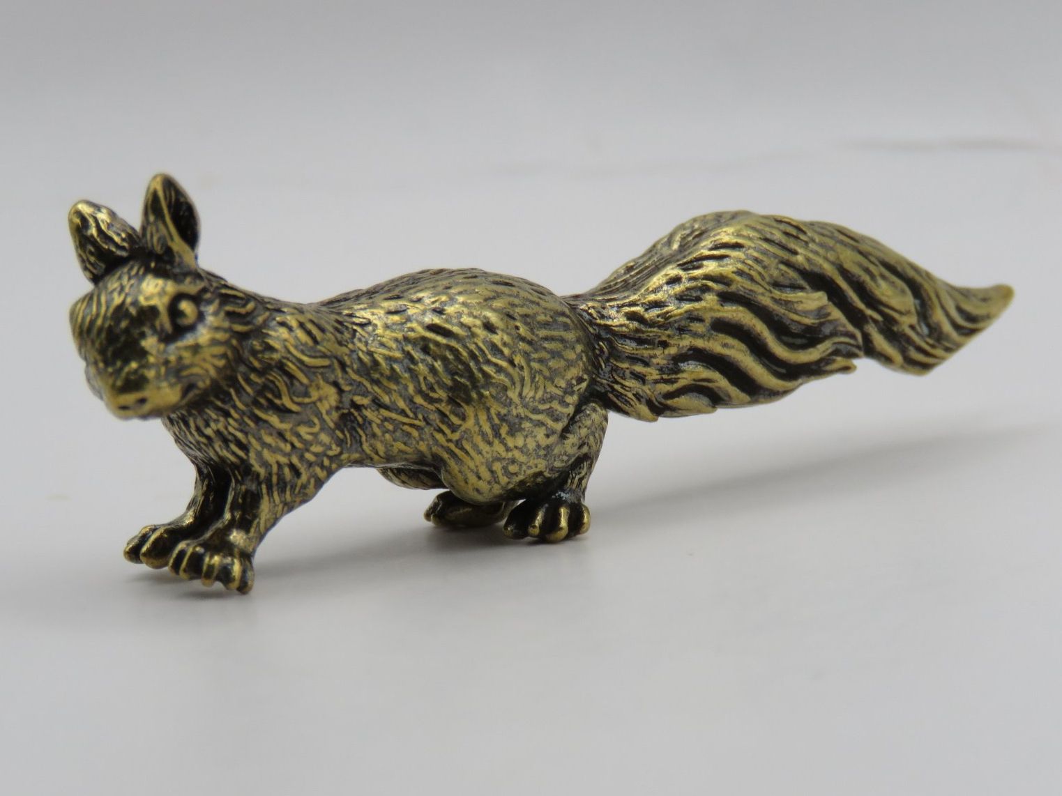 Statuette: EICHHÖRNCHEN - Messing Figur - Dekoration - 6x2,3cm – Nuovo e nell'imballaggio originale da Grenchen venduto da Yamahwildstar16 1