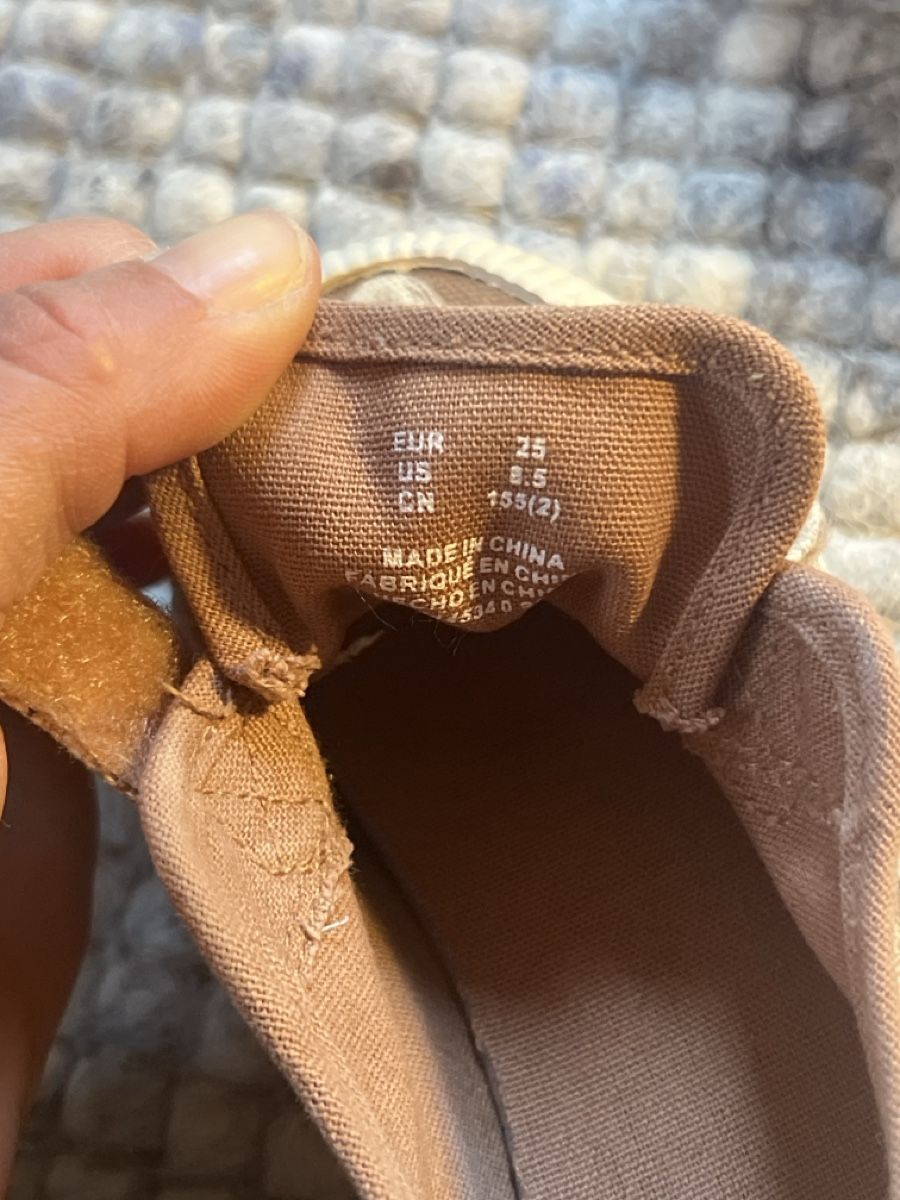 H&M Chaussures garçon: H&M Kinderschuhe, Gr. 25 – D'occasion à Zürich par HeliK 1