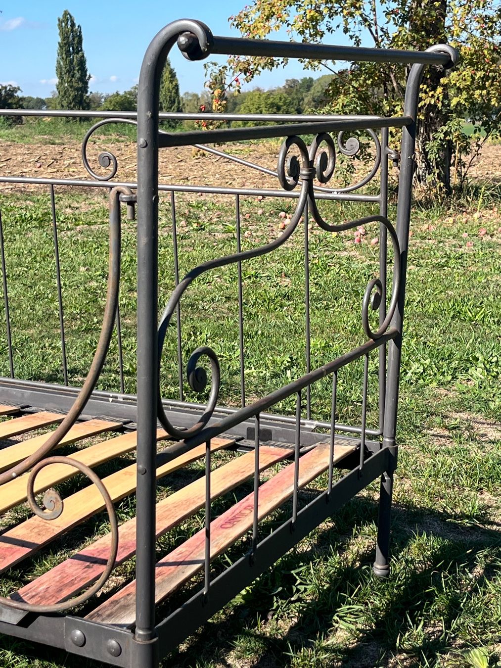 Lits: Bett Metall mit Matratze – D'occasion à Allmendingen b. BE par juair 3