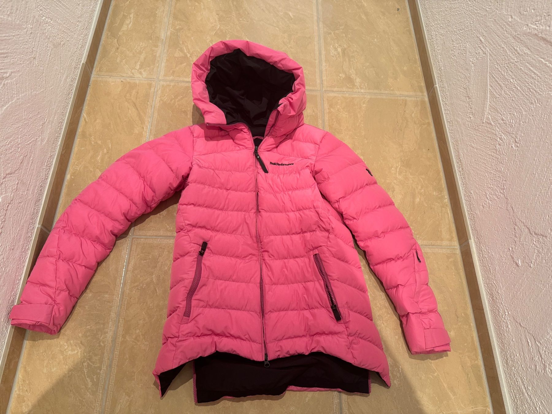 Peak Performance Giacche: Performance Peak wunderschöne Winterjacke, S NP 430 Fr – Usato da Klingnau venduto da Markus14