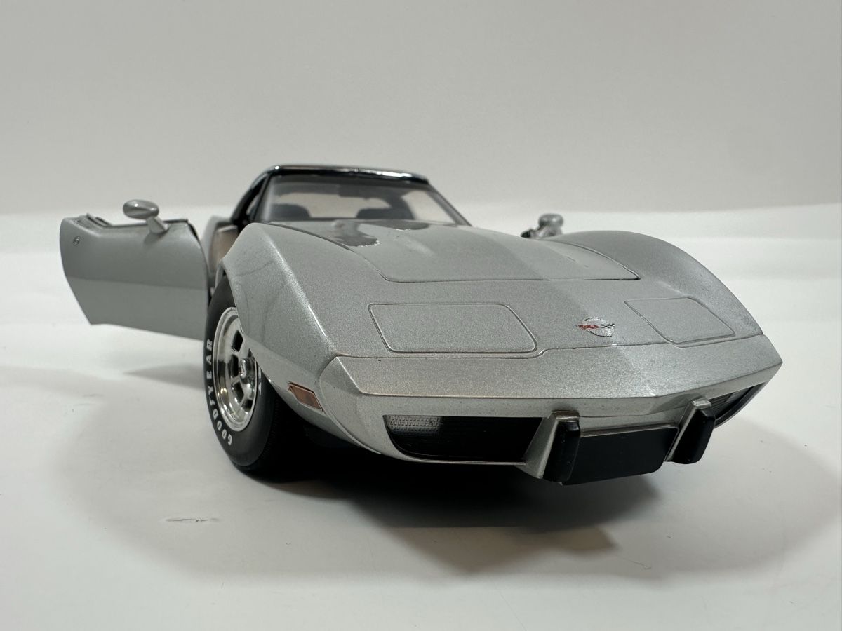 UT Models Modellautos: 1978 Chevrolet Corvette C3 1:18, silbrig, UT MODELS – Defekt aus Zofingen von rf9_x2xt 8
