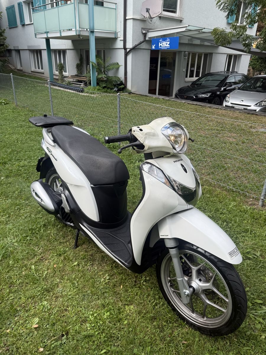 Honda Scooter: HONDA SH MODE 125 CC – Usato da Winterthur venduto da Fabio_46 5