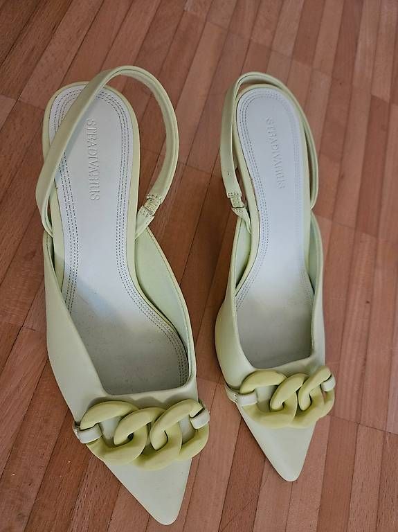 Stradivarius Scarpe da donna: Stradivarius grüne pumps – Usato da Frauenfeld venduto da Jewells-Child