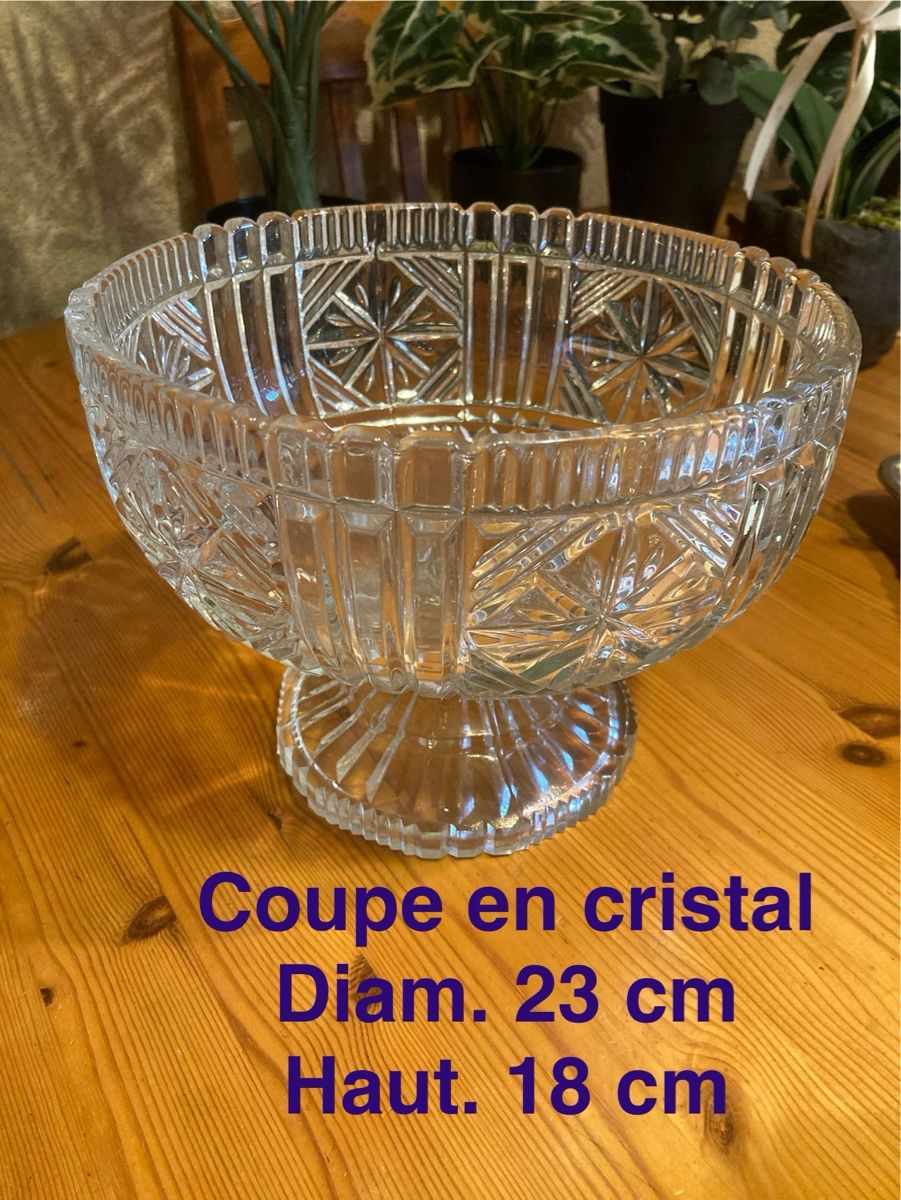 Plateaux: Plat en cristal – D'occasion à Moudon par dor_w8yr