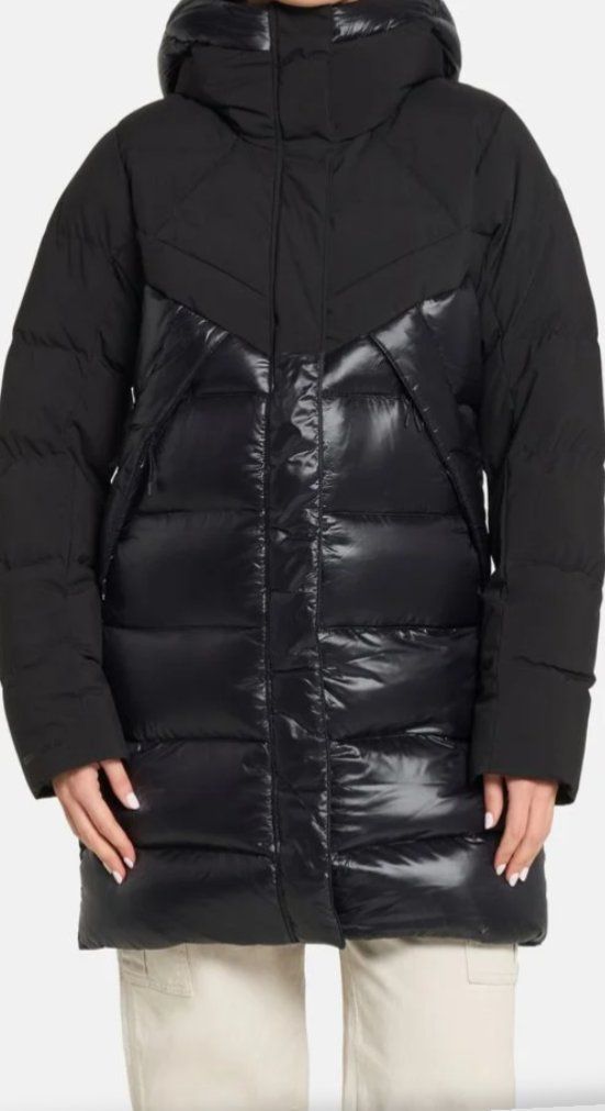 Helly Hansen Cappotti: Helly Hansen Winter Jacke – Nuovo e nell'imballaggio originale da Altstätten SG venduto da Mariapestozza