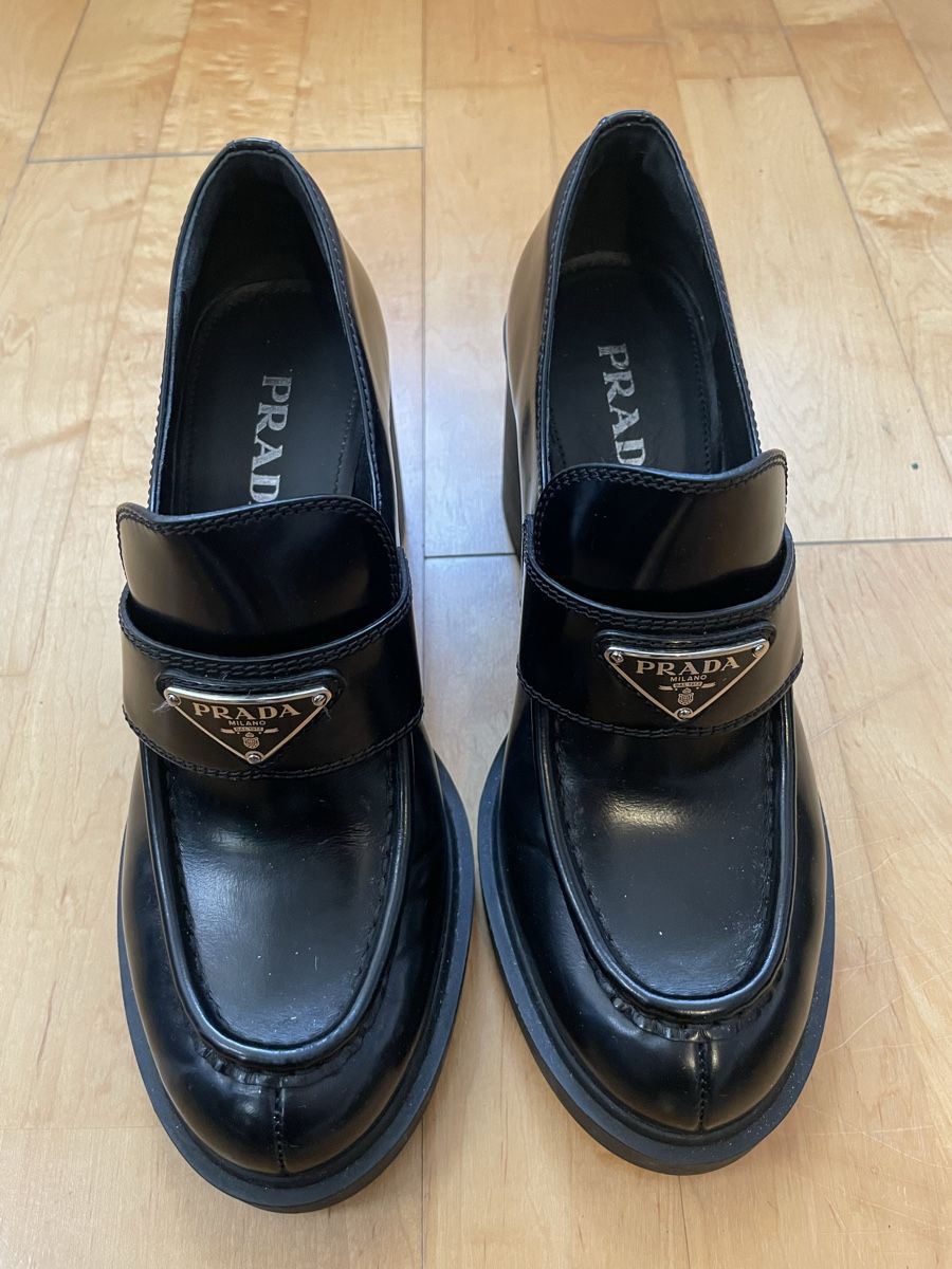 Prada Scarpe da donna: Prada heeled patent leather loafers – Nuovo (secondo la descrizione) da Yverdon-les-Bains venduto da pen_bbz8
