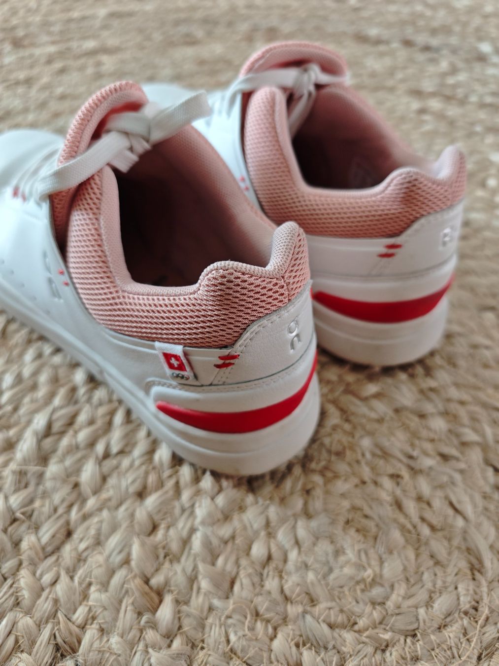 On Scarpe da donna: On The Roger Advantage Schuhe, Gr. 39 Top! – Usato da Gunzgen venduto da 0Aurin0 1