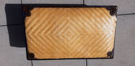 Antike Schatulle aus Strohgeflecht und Holz