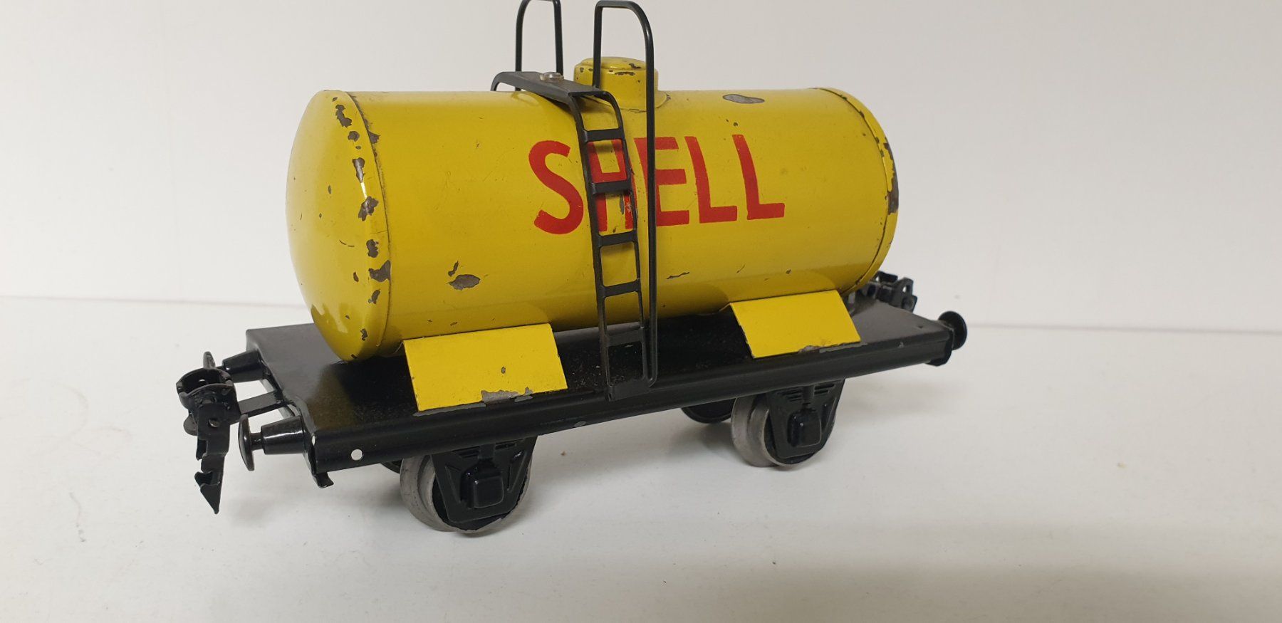 Hag Modellini di ferrovie: Hag SBB Tankwagen Shell Spur 0 – Usato da Neuenhof venduto da ludovicco