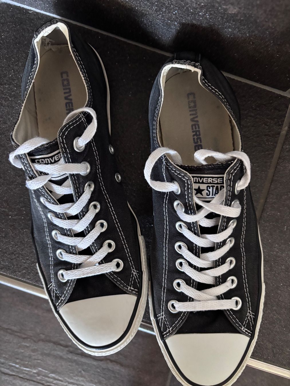 Converse Herrenschuhe: Converse schwarz 43 – Gebraucht aus Balsthal von Uroby 1