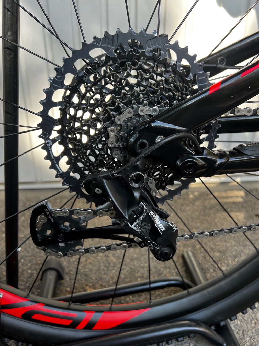 Specialized Velos: Specialized FSR Camber Expert 29 / full Carbon – Defekt aus Solothurn von  5