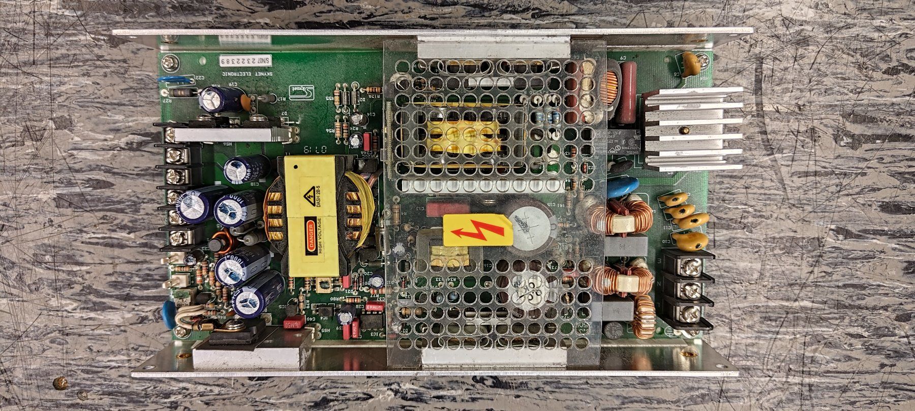 Console di mixaggio: Studer OnAir 2500 Mixer Console - Power Supply – Usato da Unterägeri venduto da sumatronic 3