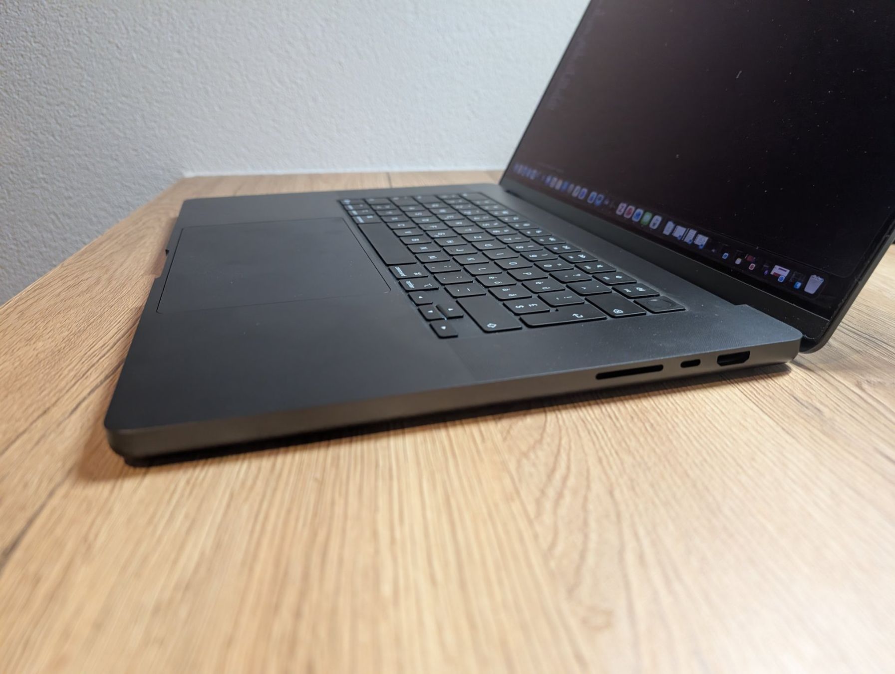 Apple Notebooks: MacBook Pro 16" M5 Pro 18C CPU/20C GPU/1 TB/48 GB / SpaceBl. – Neu (gemäss Beschreibung) aus Schwarzenegg von clasa_gmbh 1