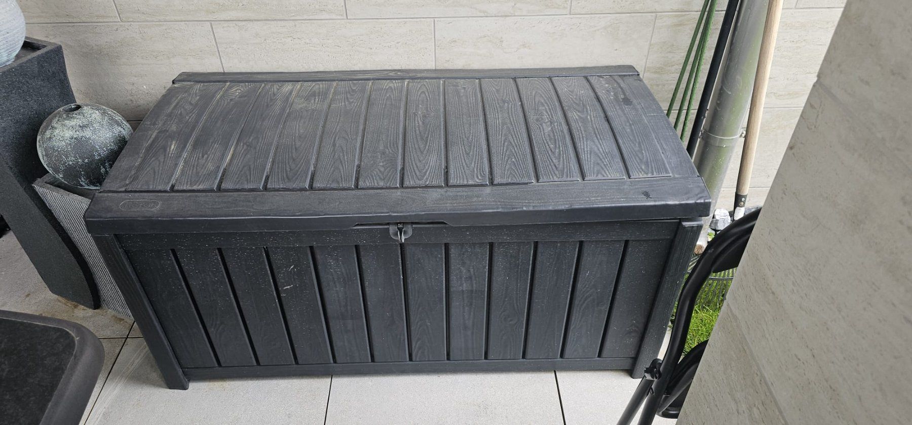 Keter Box contenitori: KETER Gartenbox ca. 128x65x61cm Fr. 79.- – Usato da Kleindöttingen venduto da Ballu33