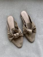 Wunderschöne Beige Suede Wildleder Slipper, Zara