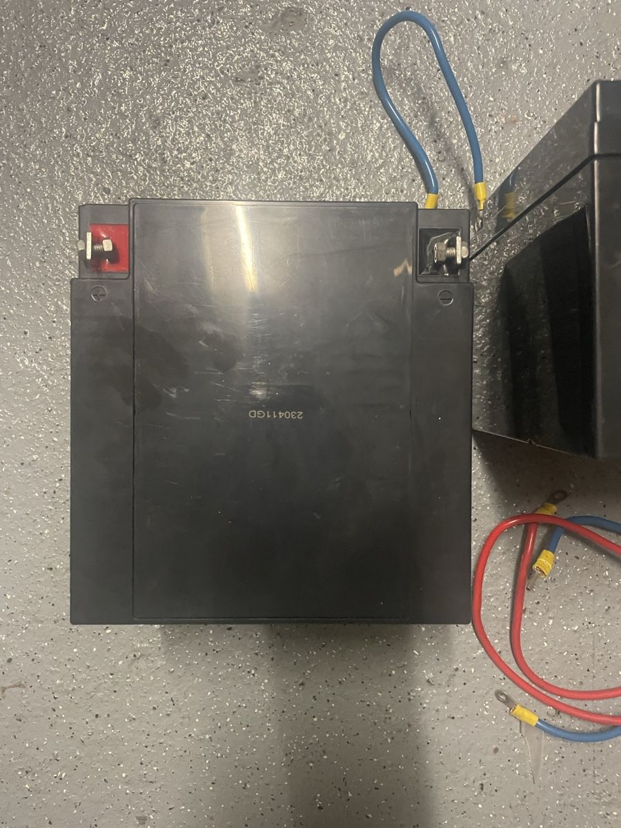 Batterie: 2 Baterien a 12 volt – Usato da Nürensdorf venduto da maqopaqo 4